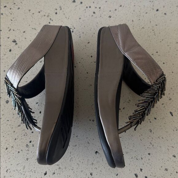 FitFlop Metallic Pewter Beaded Fringe Wedge Thong Comfort Sandals Women’s Size 7 - Picture 5 of 12
